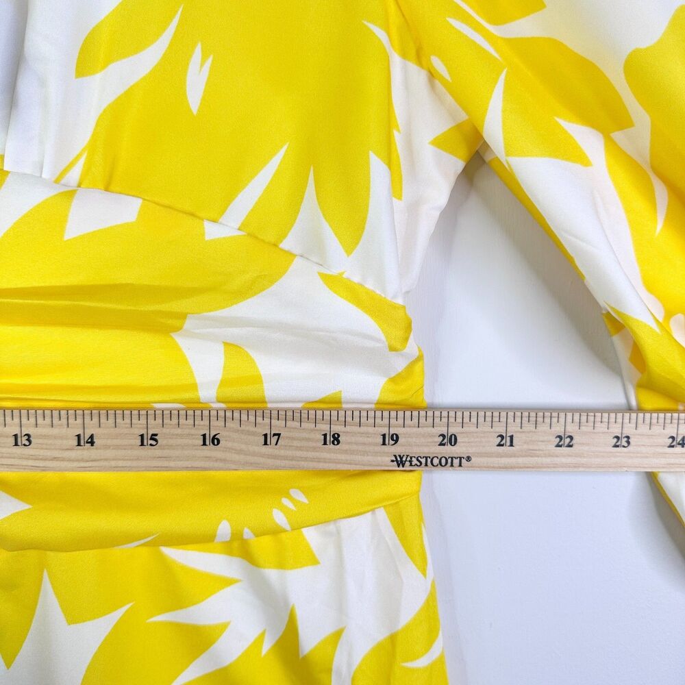 Vonda Dress Women 1X 2X Plus Yellow White Floral Maxi Deep V-neck Regency NWT - Picture 7 of 8
